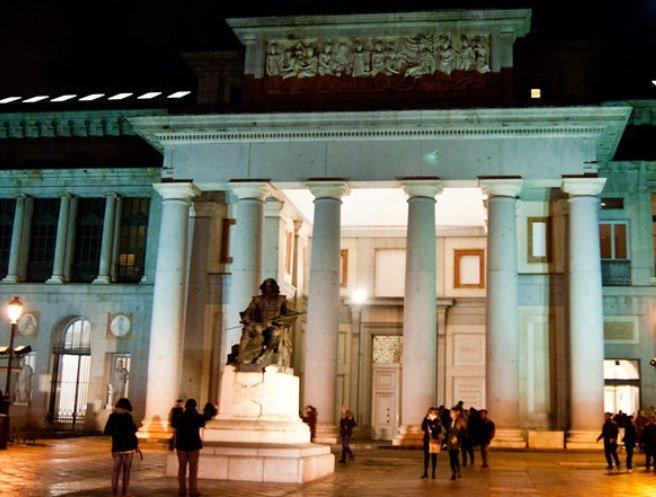 El Prado de noche Apartamentos Recoletos Madrid El Prado de noche Apartamentos Recoletos Madrid