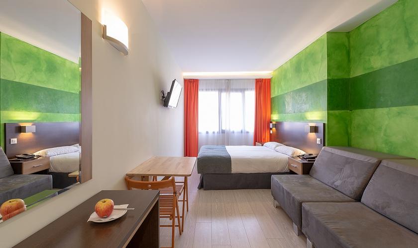 Double or Twin Room (1 - 2 people) Apartamentos Recoletos Madrid Double or Twin Room (1 - 2 people) Apartamentos Recoletos Madrid