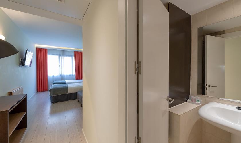 Triple Room (1 - 3 people) Apartamentos Recoletos Madrid Triple Room (1 - 3 people) Apartamentos Recoletos Madrid