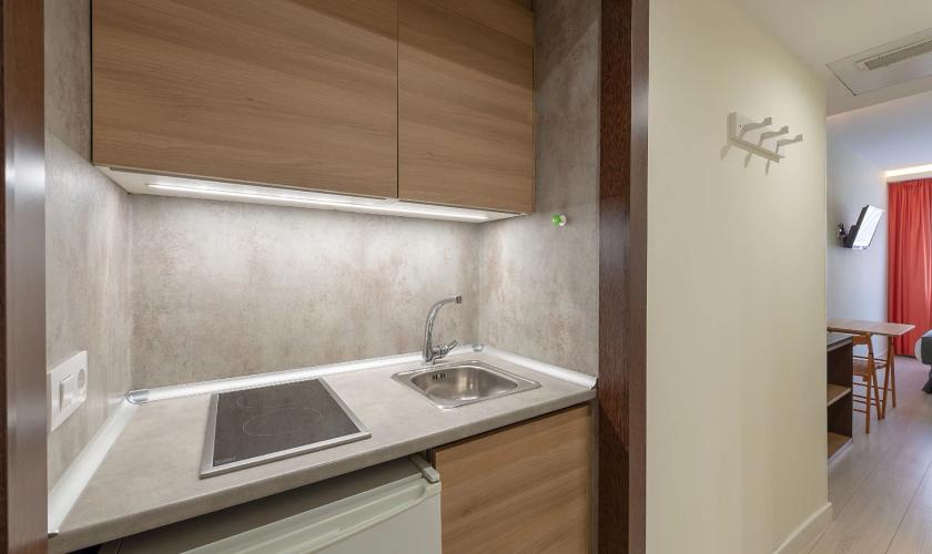 Double or Twin Room (1 - 2 people) Apartamentos Recoletos Madrid Double or Twin Room (1 - 2 people) Apartamentos Recoletos Madrid