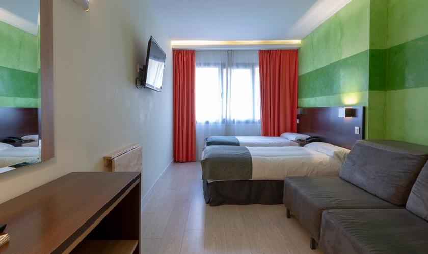 Triple Room (1 - 3 people) Apartamentos Recoletos Madrid Triple Room (1 - 3 people) Apartamentos Recoletos Madrid