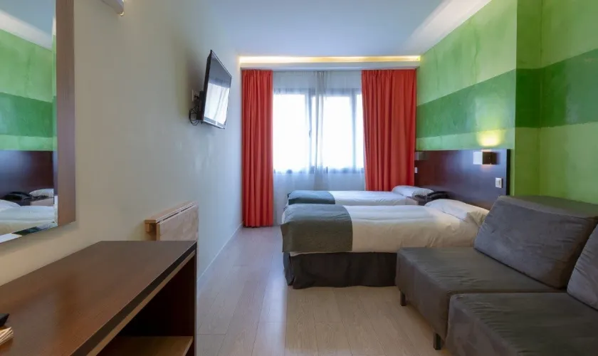 Double or Twin Room (1 - 2 people) Apartamentos Recoletos Madrid Double or Twin Room (1 - 2 people) Apartamentos Recoletos Madrid