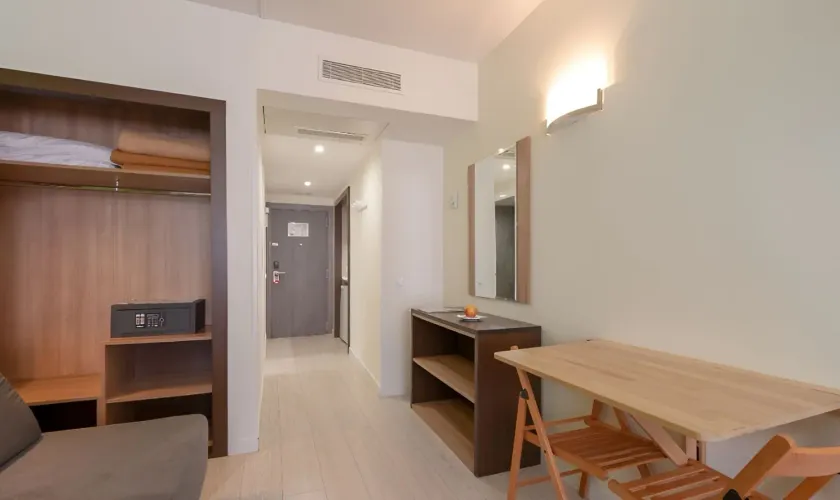 Double or Twin Room (1 - 2 people) Apartamentos Recoletos Madrid Double or Twin Room (1 - 2 people) Apartamentos Recoletos Madrid
